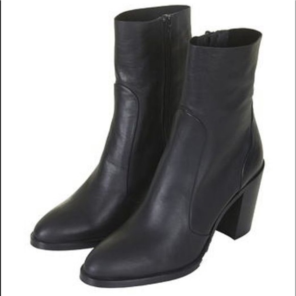 Topshop Shoes - TOPSHOP 🔴 Black chunky heel Booties